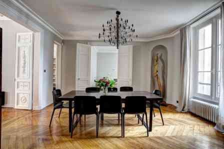 A Dining Room Table that weigh 30kg