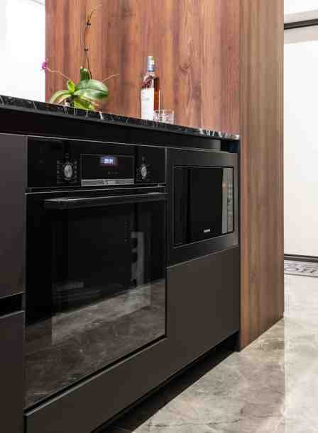 A Large Microwave Oven that weigh 30kg