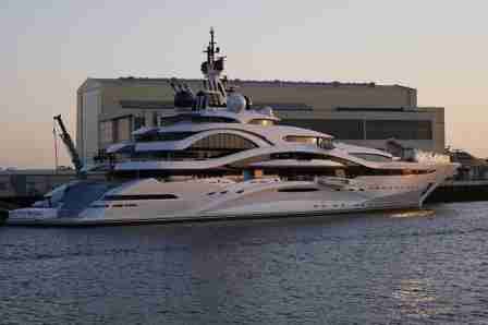 A Large Yacht weight