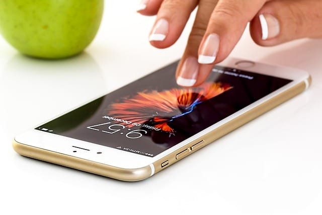 A smartphone reference to 10oz weight