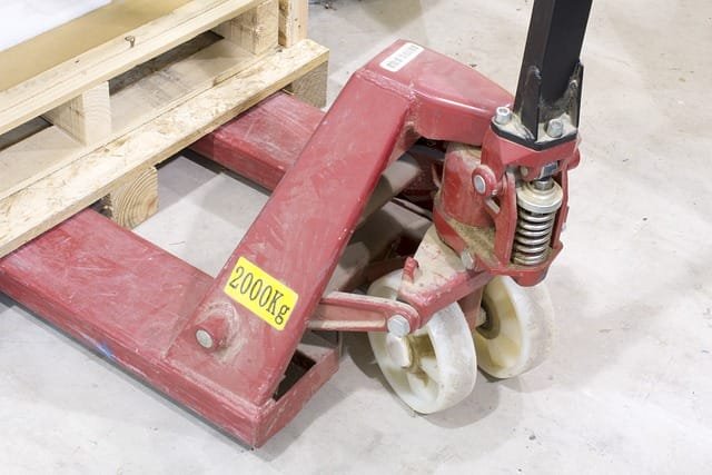 pallet jack lifting