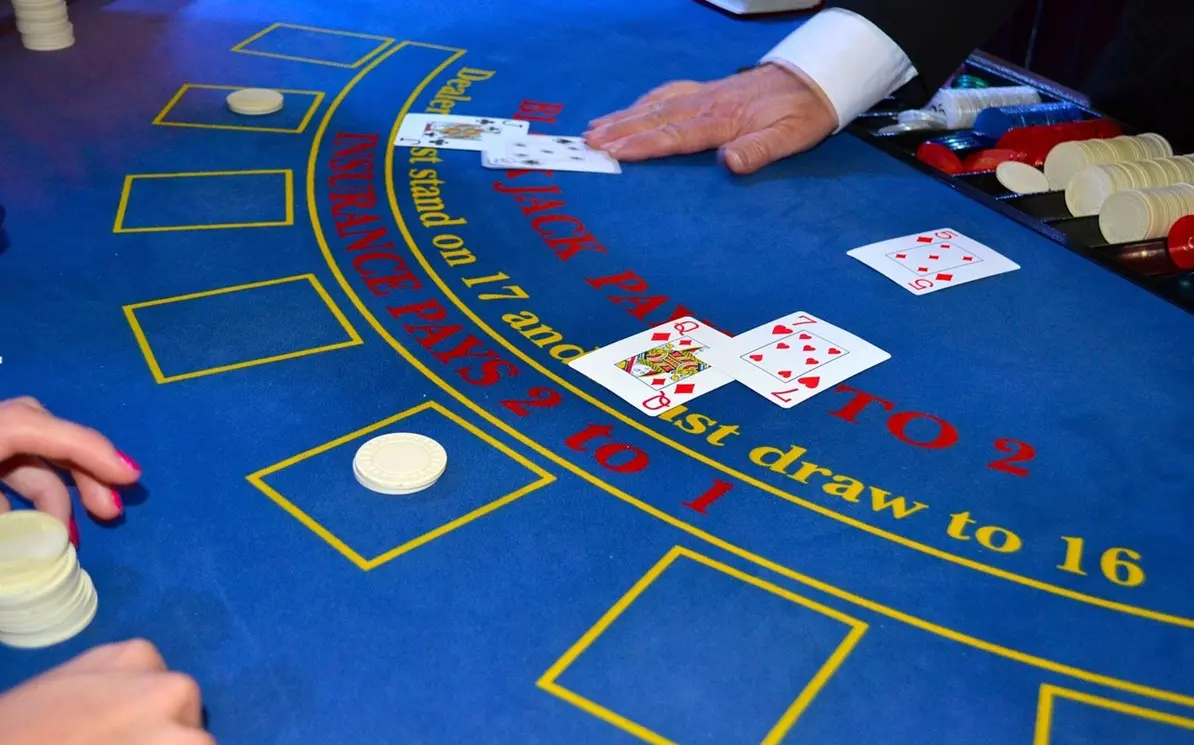 How Online Casinos Are Reinventing Classic Table Games Like Blackjack