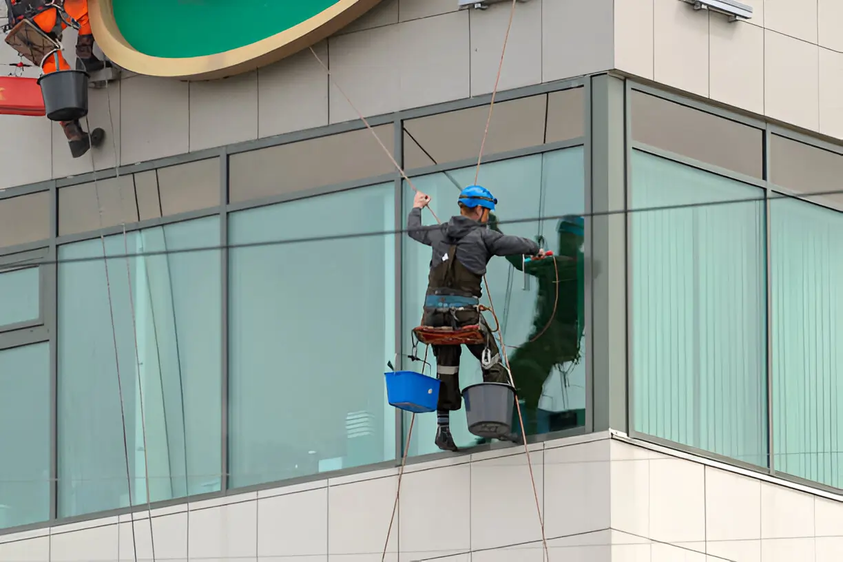 How Commercial Window Cleaning and Power Washing Can Boost Your Business’s Image