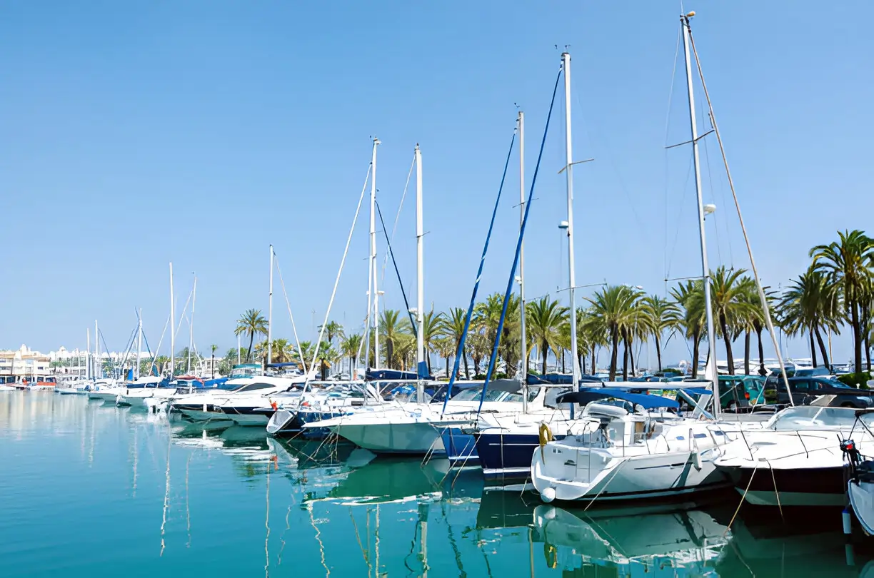 Yacht Rental Etiquette: What You Need to Know