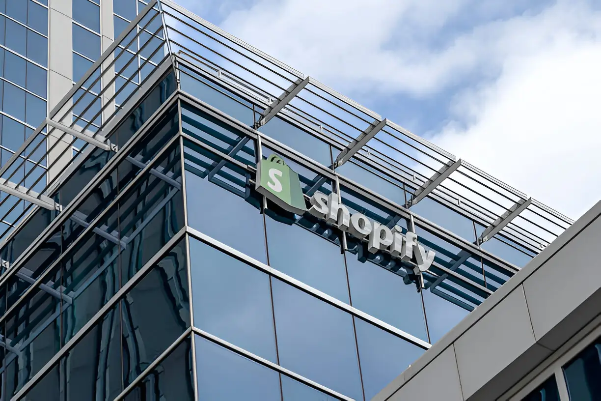 Shopify Plus Development Agency Insights on Solving Cross-Border Commerce Challenges