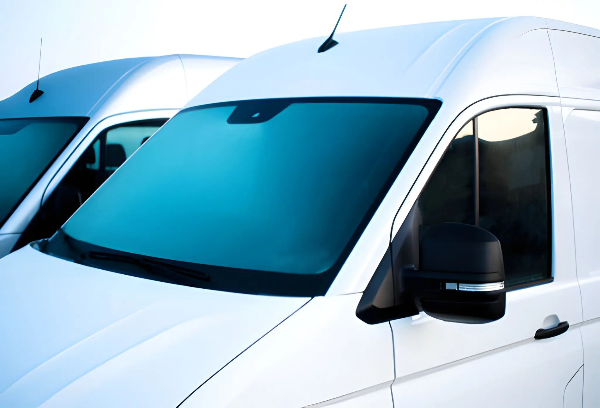 Safe and Modern Auto Glass Solutions for Commercial Fleets